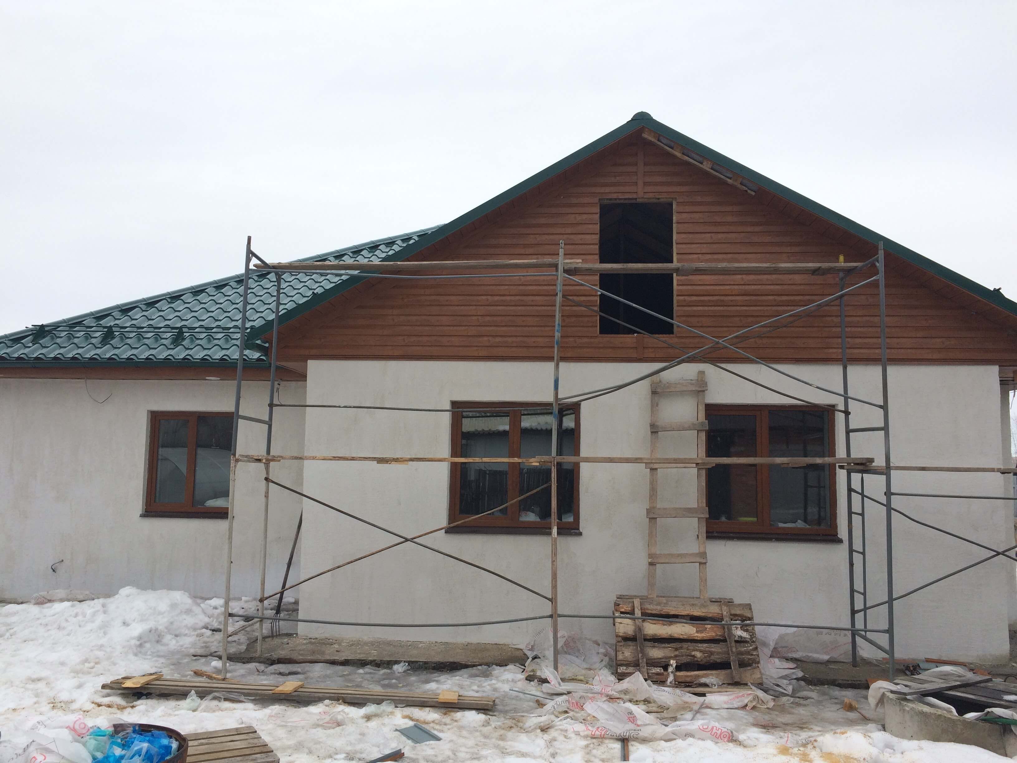 Дом из газоблоков с облицовкой штукатуркой
