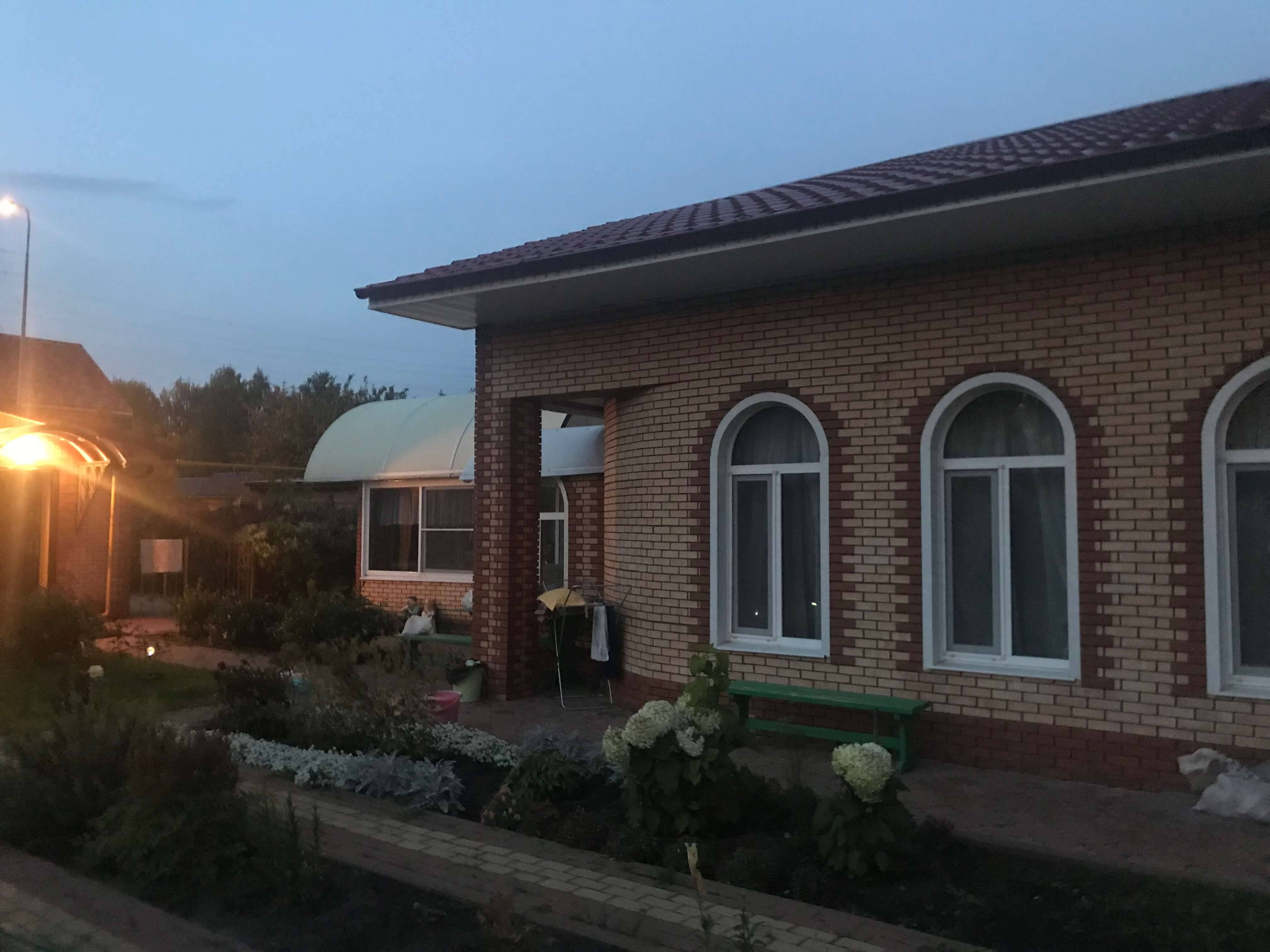 Баня с бассейном и хоз.блок из кирпича