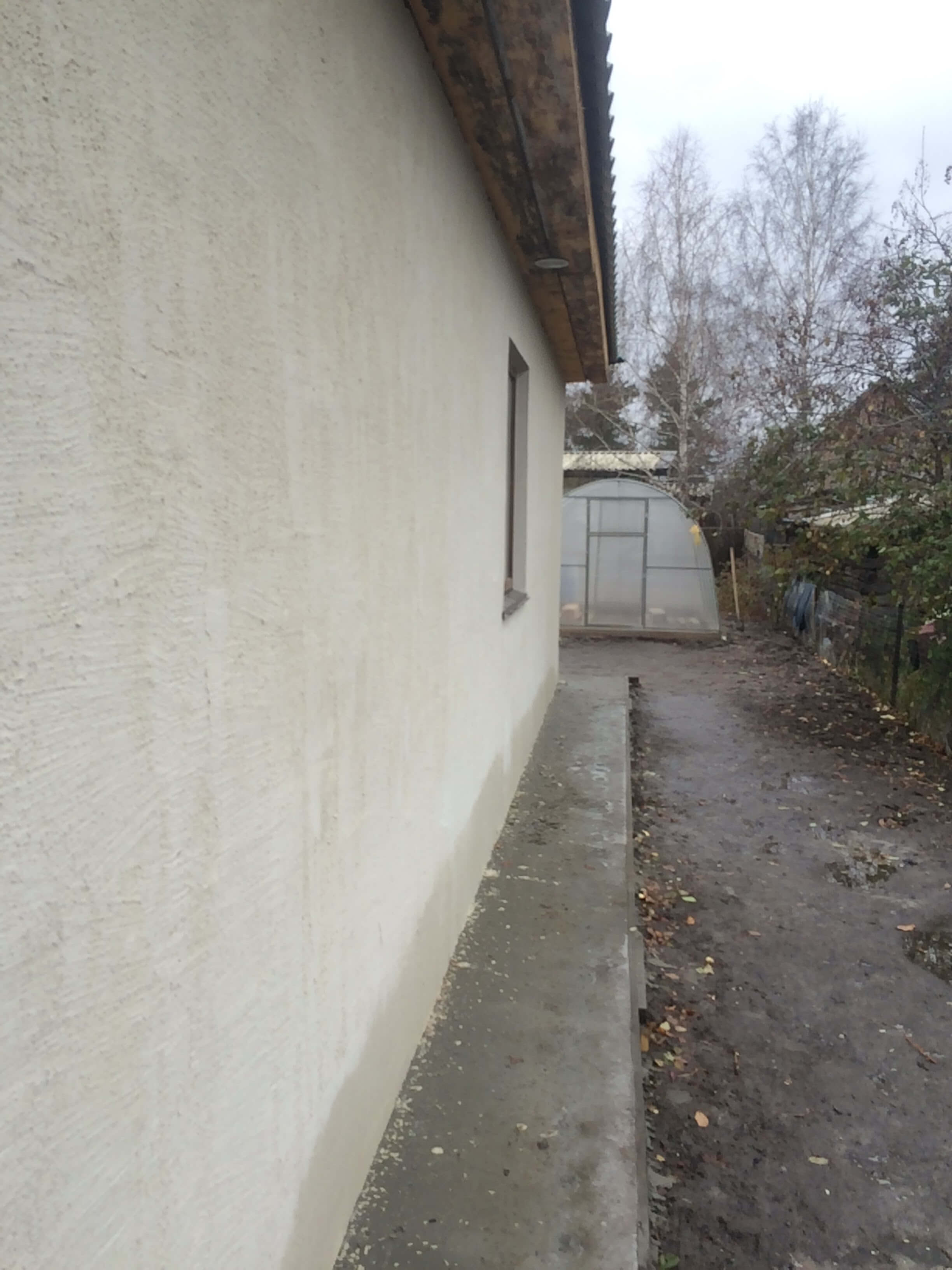 Дом из газоблоков с облицовкой штукатуркой
