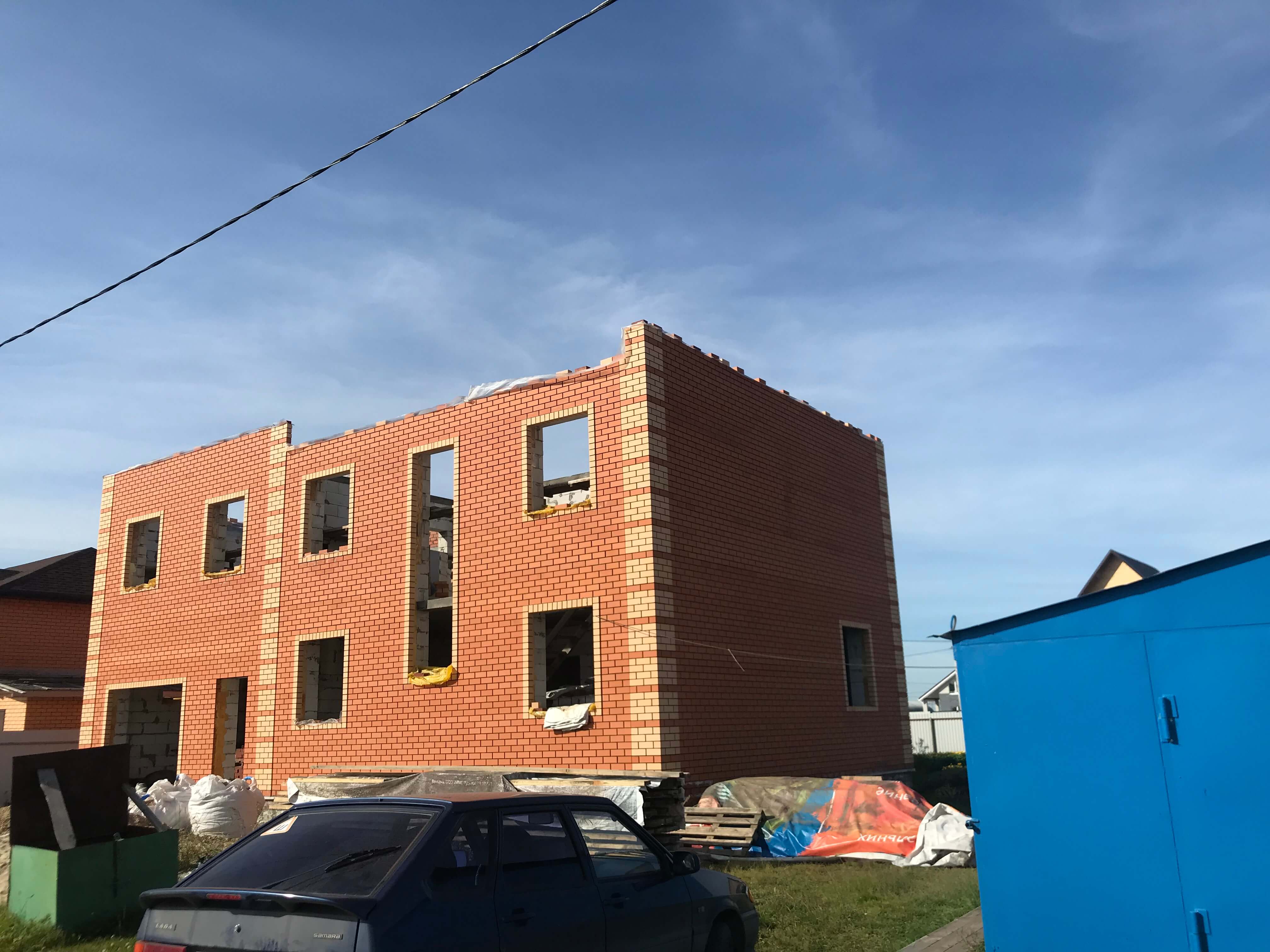 Дом из газоблоков с облицовкой керамическим кирпичом